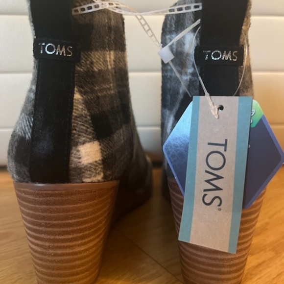 NWT Toms Wedge Heeled Booties Clare Black and White Plaid Flannel 9 - Picture 4 of 5